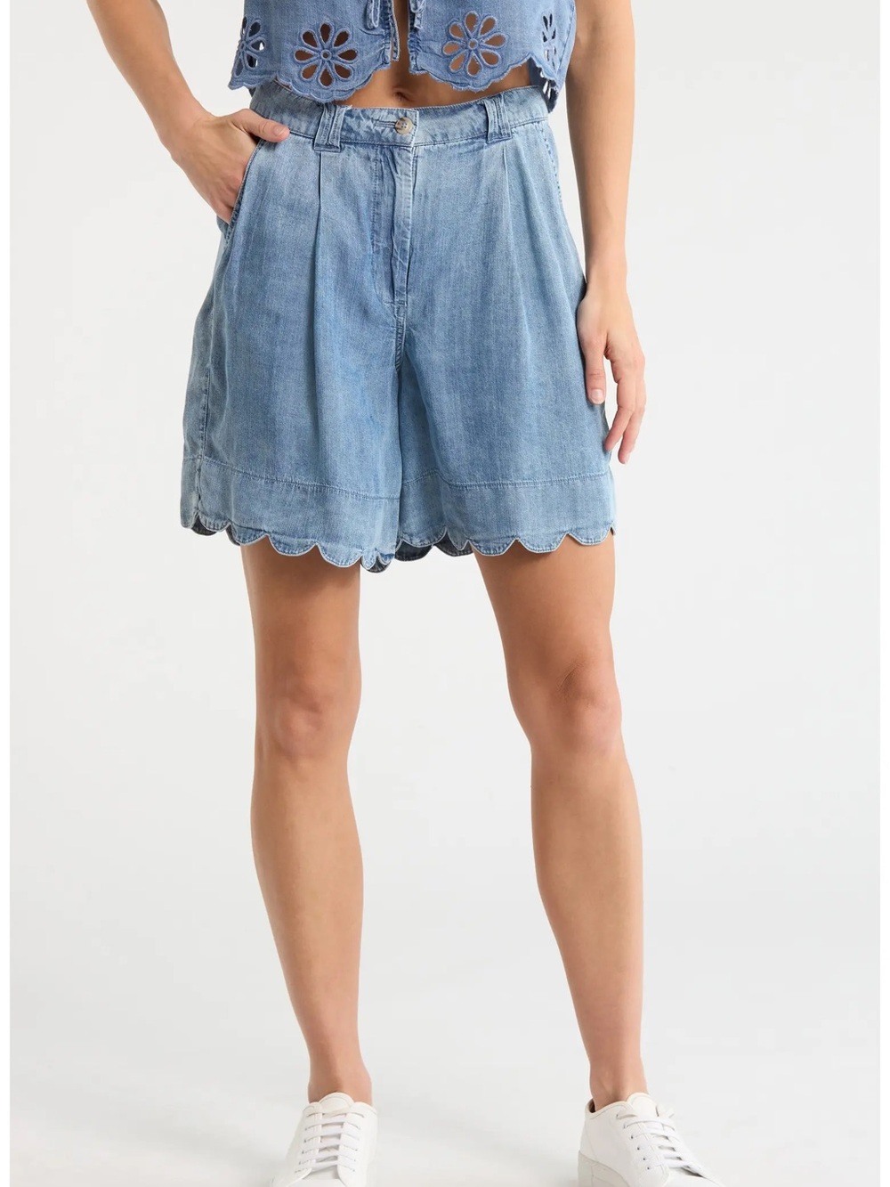 Elie Tahari Nordstrom NEW Light Blue Scalloped Hem Denim Shorts Size Large